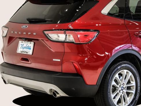 Used 2020 Ford Escape SE image 7