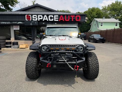 Used 2018 Jeep Wrangler Unlimited Sahara w/ Uconnect 4C Nav & Sound Group AWD/4WD image 3