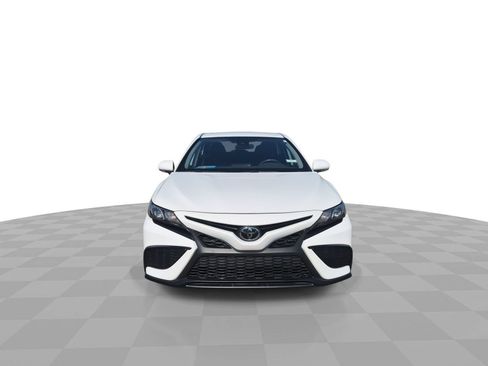 Used 2022 Toyota Camry SE FWD image 3