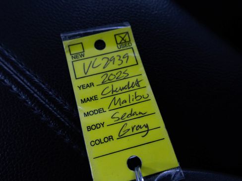 Used 2025 Chevrolet Malibu LT FWD image 32