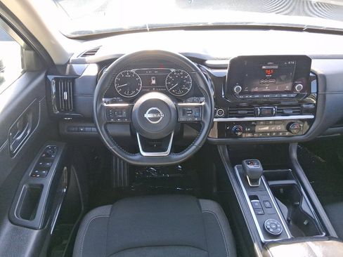 Used 2024 Nissan Pathfinder SV image 9