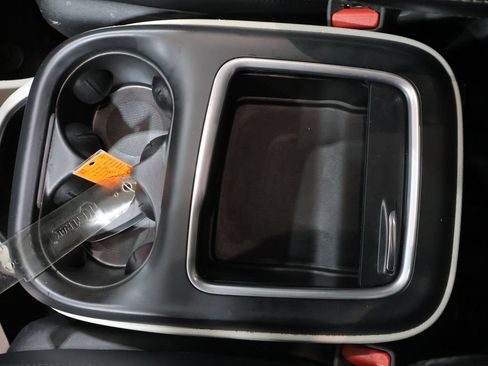Used 2024 Chrysler Pacifica Touring-L FWD image 37