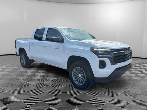 Used 2025 Chevrolet Colorado LT w/ LT Convenience Package AWD/4WD image 2