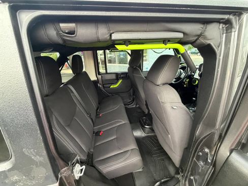 Used 2018 Jeep Wrangler Unlimited Sahara image 22