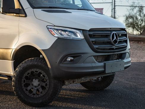 Used 2024 Mercedes-Benz Sprinter 2500 image 12