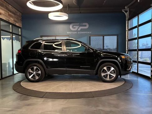 Used 2020 Jeep Cherokee Limited w/ Technology Group AWD/4WD image 2