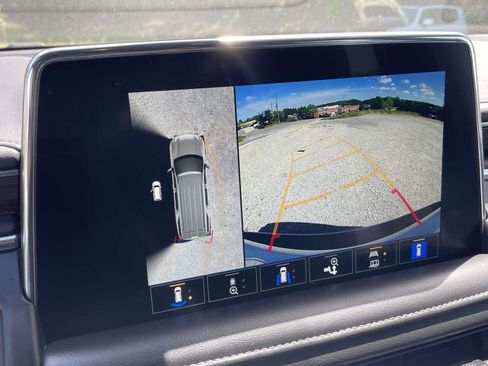 Used 2022 Chevrolet Tahoe Z71 w/ Off-Road Capability Package image 12