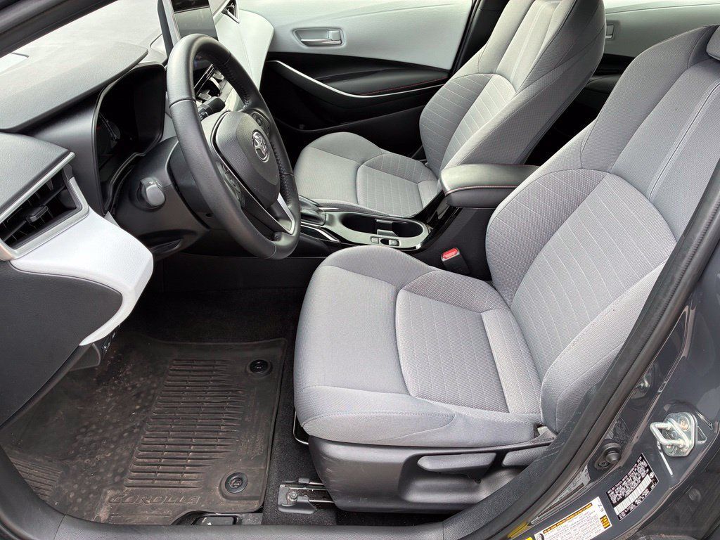 Used 2025 Toyota Corolla SE w/ SE Premium Package AWD/4WD image 16