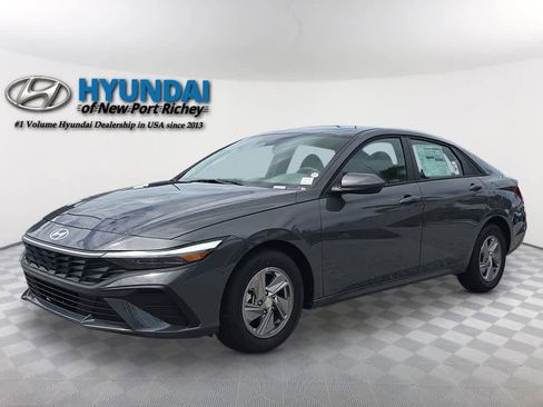 New 2026 Hyundai Elantra SE image 1