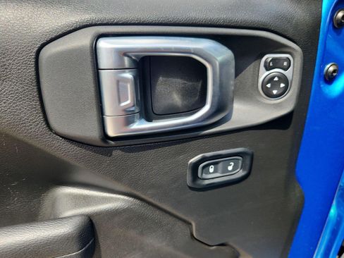 Used 2024 Jeep Gladiator Mojave w/ Convenience Group AWD/4WD image 23