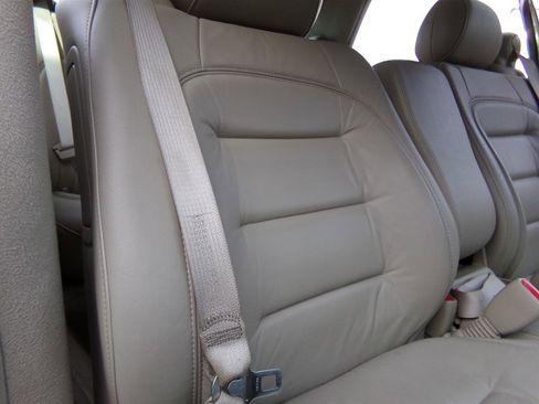 Used 2003 Cadillac De Ville Sedan w/ Comfort & Convenience Package image 28