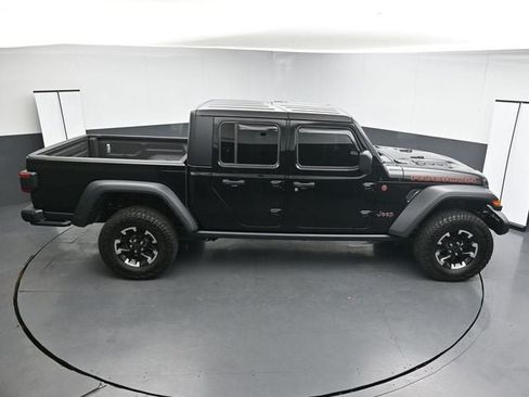 Used 2024 Jeep Gladiator Rubicon w/ Technology Group AWD/4WD image 25