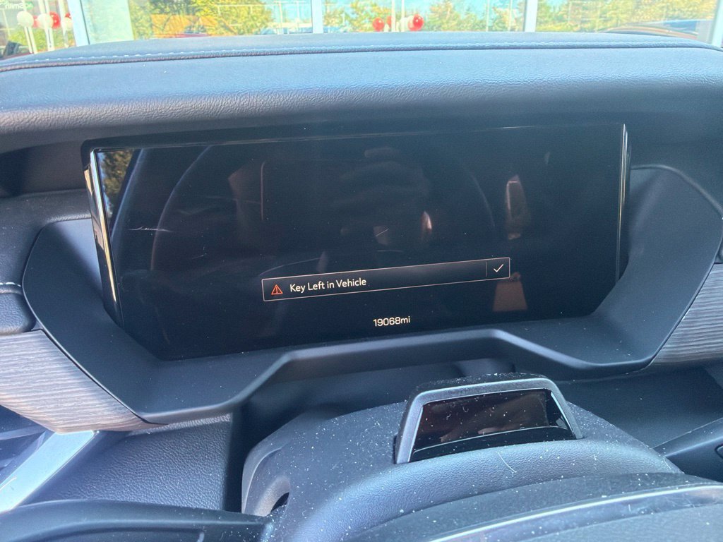 Used 2026 GMC Acadia Denali w/ Super Cruise Package FWD image 3