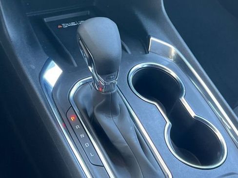 Used 2023 Chevrolet Traverse LT image 28