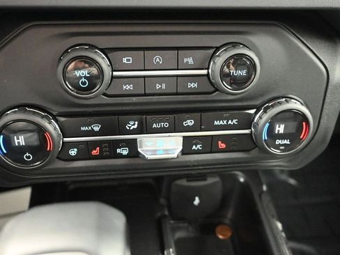 Used 2025 Ford Bronco Outer Banks image 21