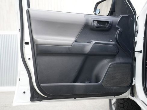 Used 2018 Toyota Tacoma SR image 28