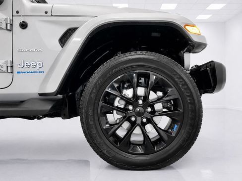 Used 2023 Jeep Wrangler Unlimited Sahara w/ Cold Weather Group AWD/4WD image 9