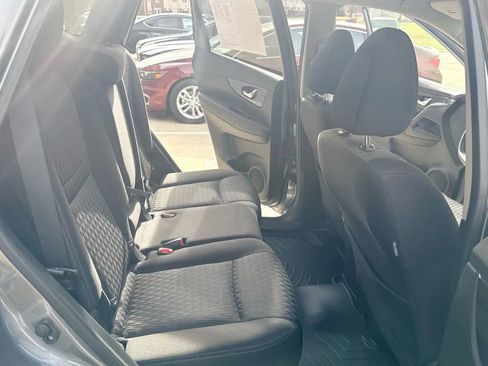 Used 2020 Nissan Rogue SV image 25