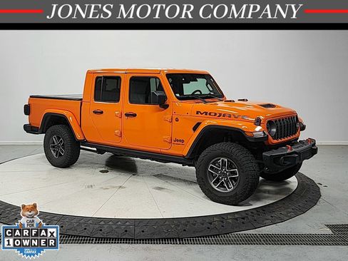 Used 2025 Jeep Gladiator Mojave AWD/4WD image 1