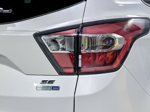 Used 2017 Ford Escape SE image 12