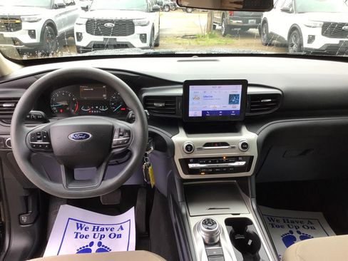 Used 2021 Ford Explorer 2WD image 2