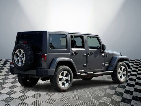 Used 2018 Jeep Wrangler Unlimited Sahara w/ Connectivity Group AWD/4WD image 6