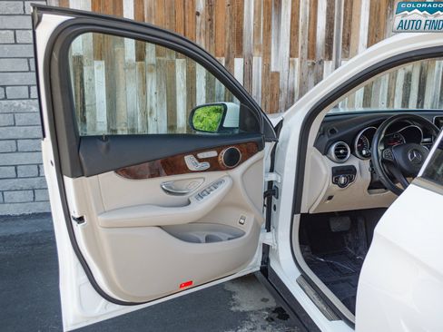 Used 2019 Mercedes-Benz GLC 300 4MATIC image 10