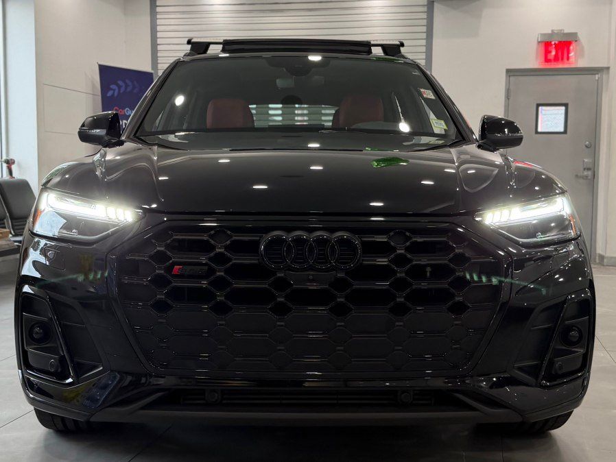 Used 2023 Audi SQ5 Prestige w/ Prestige Package AWD/4WD image 3