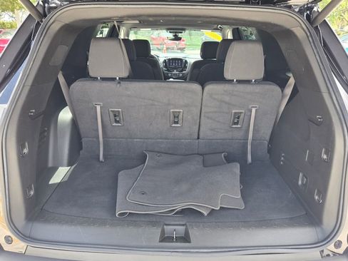Used 2023 Chevrolet Traverse LT FWD image 17