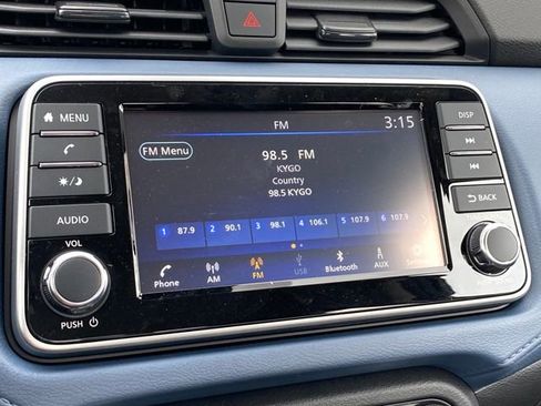 New 2025 Nissan Versa SV image 18