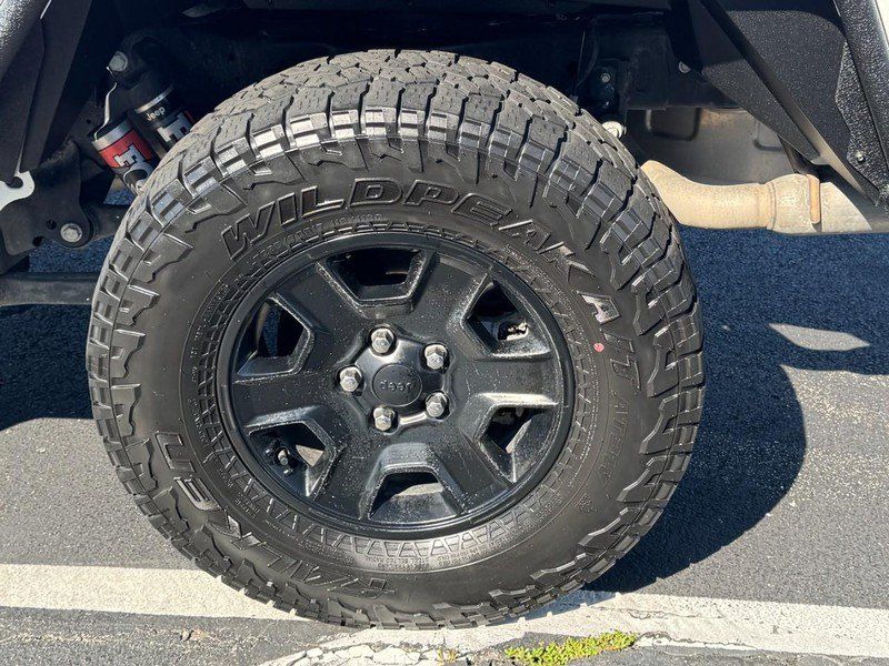 Used 2023 Jeep Gladiator Mojave w/ LED Lighting Group AWD/4WD image 7