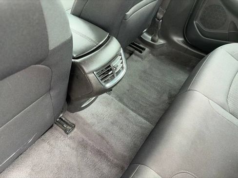 Used 2023 Chevrolet Malibu LT FWD image 32