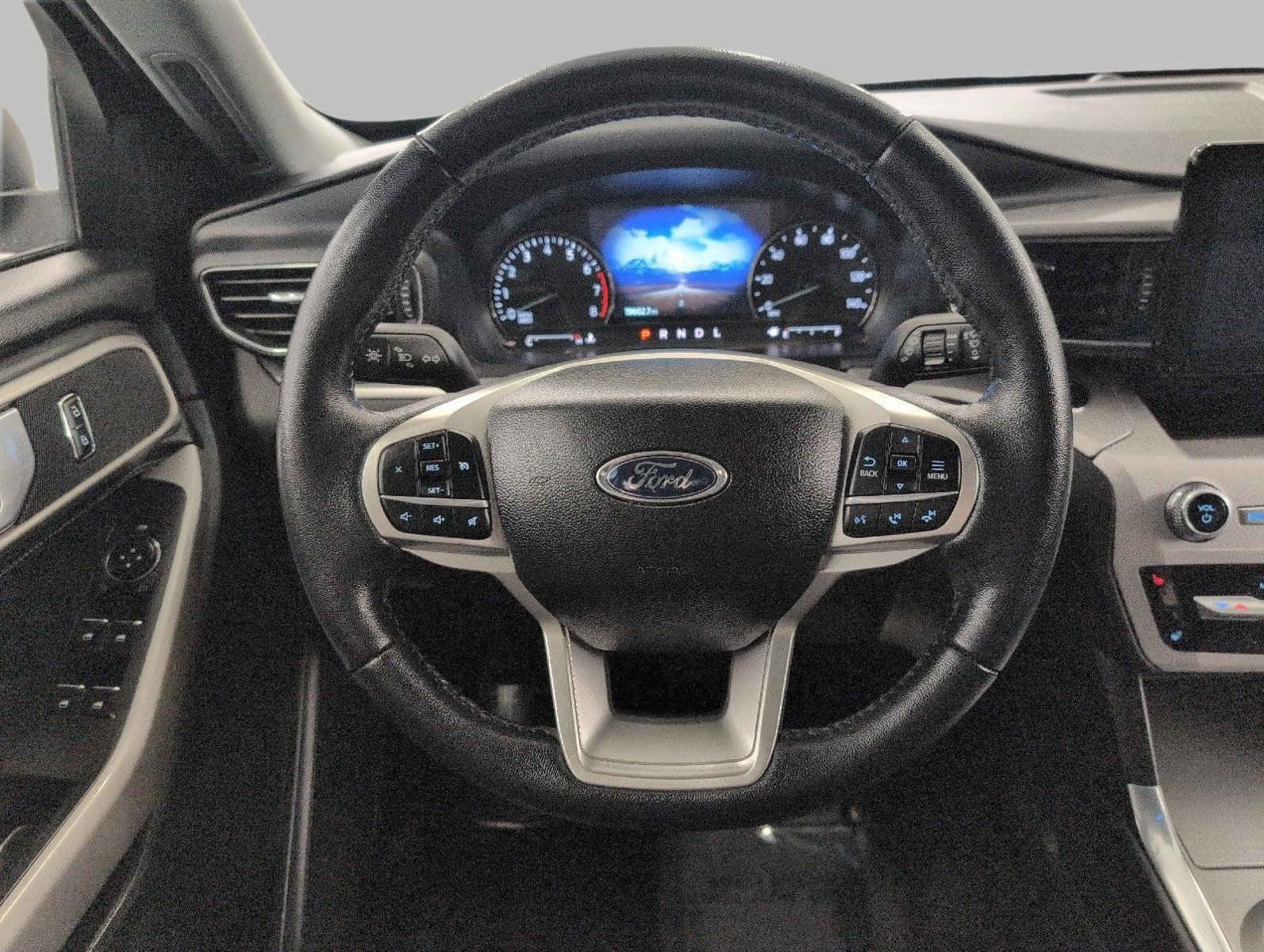 Used 2024 Ford Explorer XLT w/ Equipment Group 202A AWD/4WD image 34