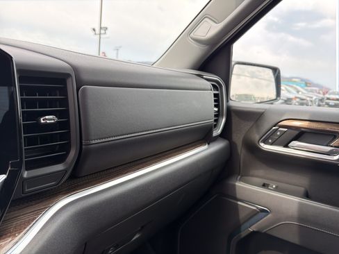 Used 2025 Chevrolet Silverado 1500 RST AWD/4WD image 25