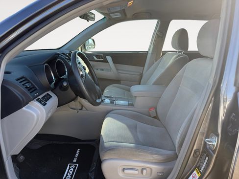 Used 2013 Toyota Highlander Plus image 10