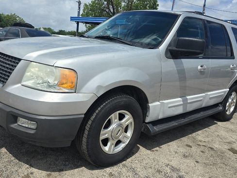 Used 2004 Ford Expedition XLT image 1