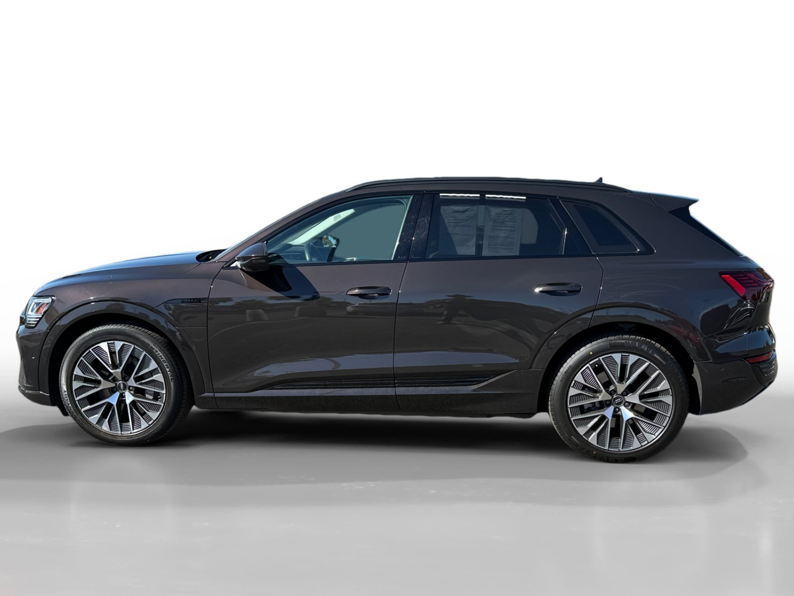 Used 2024 Audi Q8 e-tron Premium Plus AWD/4WD image 2