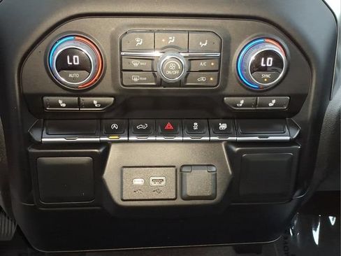 Used 2022 Chevrolet Silverado 1500 LT AWD/4WD image 19