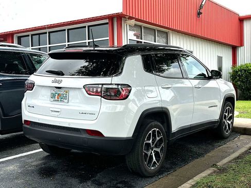 Used 2025 Jeep Compass Limited AWD/4WD image 3