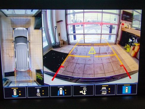 Used 2021 GMC Yukon SLT w/ SLT Luxury Plus Package image 14