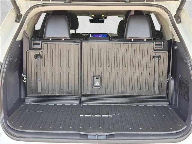 Used 2024 Toyota Highlander Platinum AWD/4WD image 6