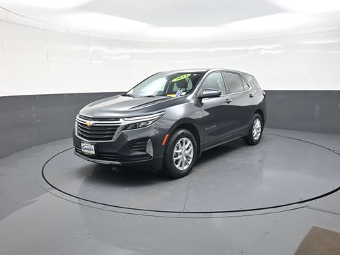Used 2023 Chevrolet Equinox LT image 3