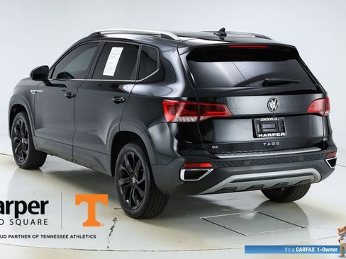 Used 2023 Volkswagen Taos SE w/ Panoramic Sunroof Package image 7