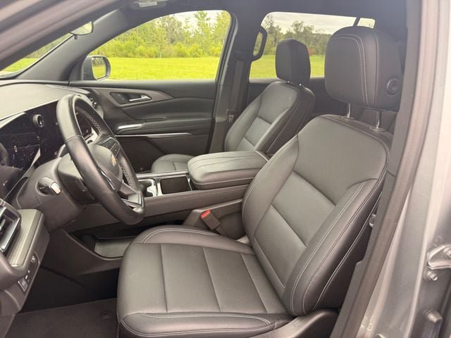 Used 2026 Chevrolet Traverse LT FWD image 5