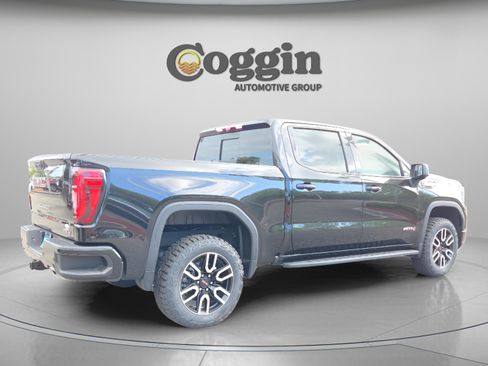 Certified 2024 GMC Sierra 1500 AT4 w/ Technology Package AWD/4WD image 5