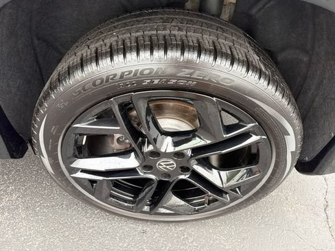 Used 2025 Volkswagen Tiguan SE R-Line AWD/4WD image 26