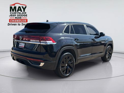 Used 2024 Volkswagen Atlas Cross Sport SE w/ Panoramic Sunroof Package FWD image 7