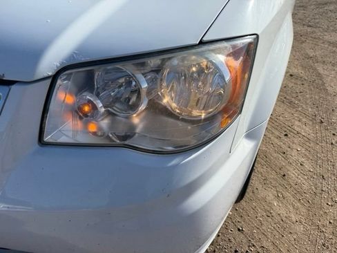 Used 2016 Chrysler Town & Country Touring FWD image 10