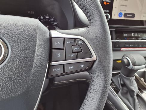 Used 2026 Toyota Sienna XLE FWD image 23