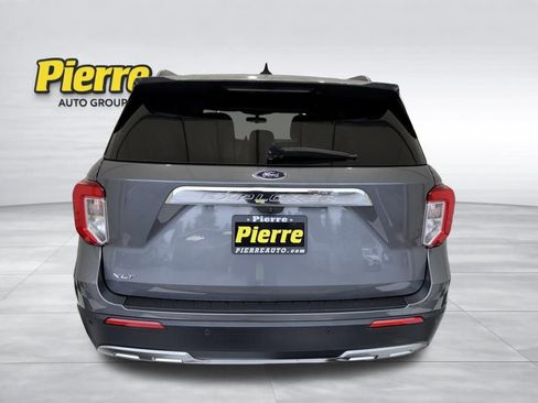 Used 2022 Ford Explorer XLT w/ Equipment Group 202A image 3